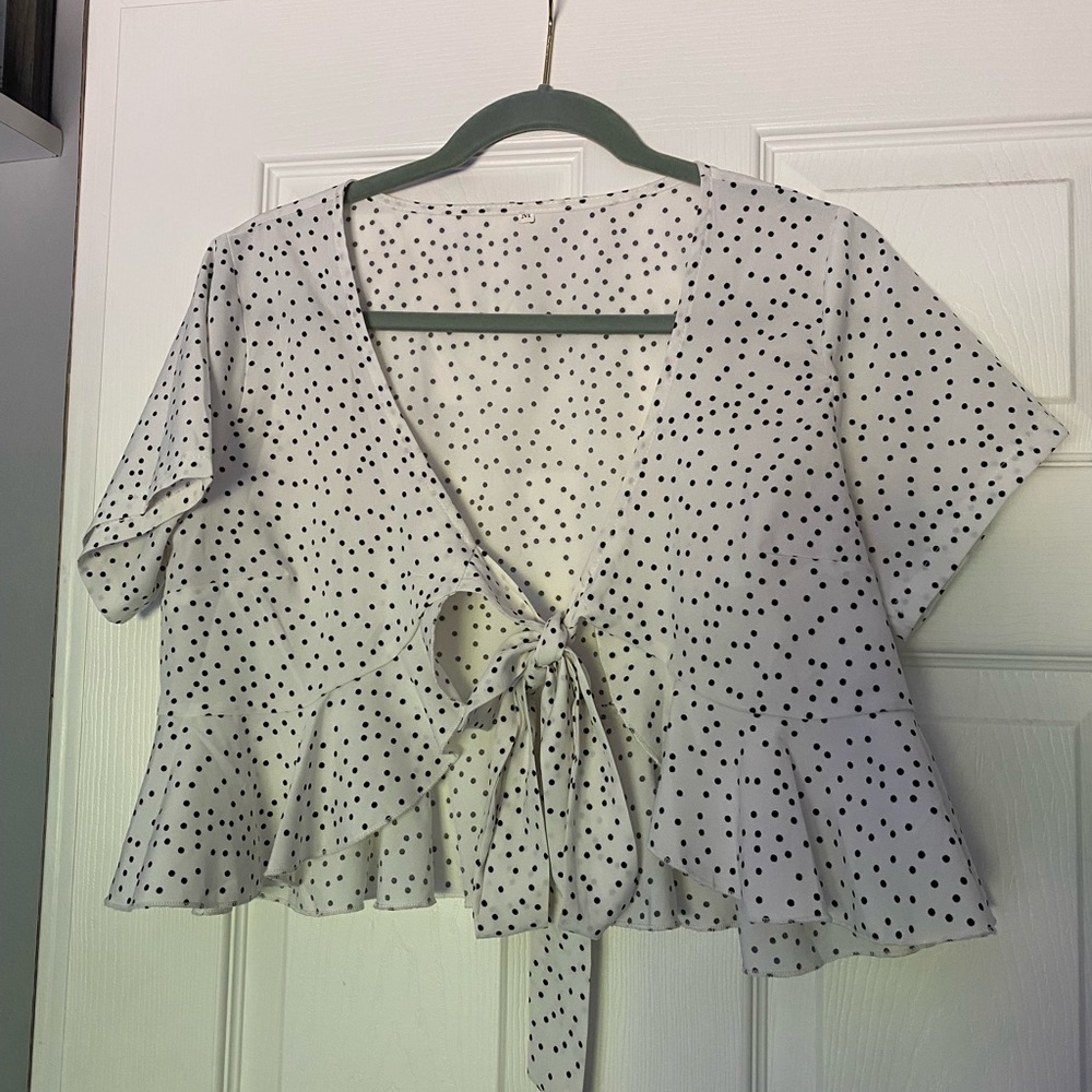 SHEIN White Flutter Sleeve Crop Top